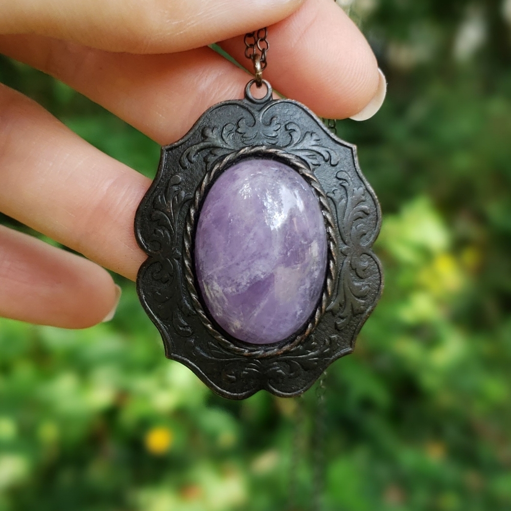 🔮🌙 Gothic Victorian purple Jade witchy necklace